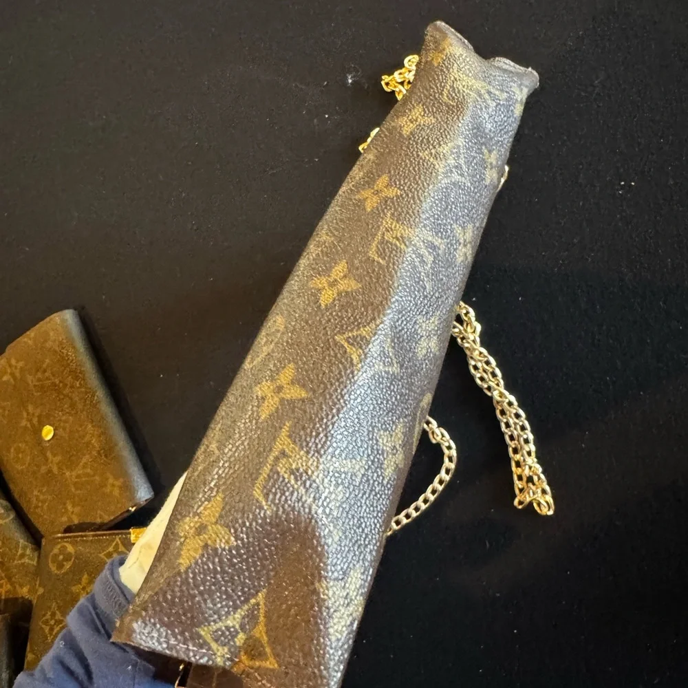 Louis Vuitton
LV Monogram Toiletry Pouch 26 vintage converted Crossbody - Picture 11 of 16